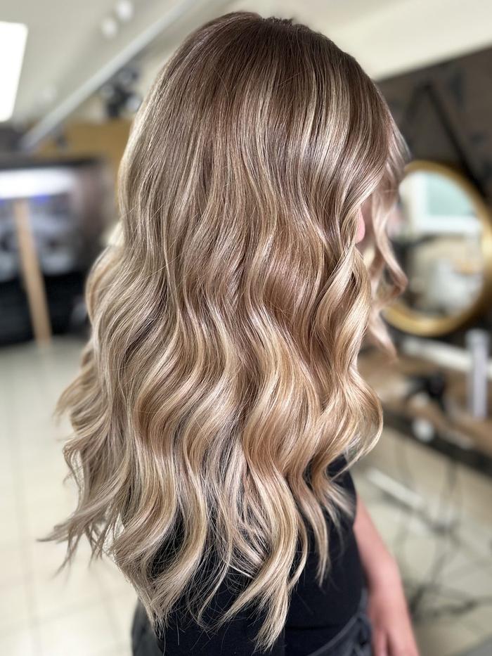 Balayage-ombré dimension, après : balayage beige lumineux et fondu