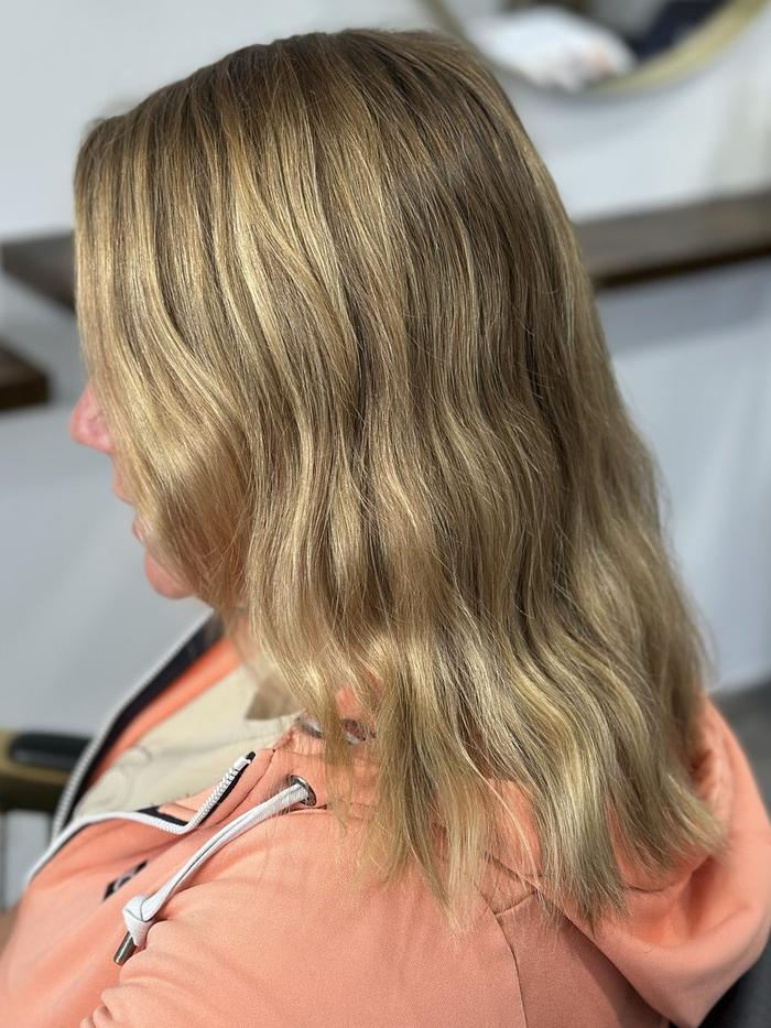 Color reverse, avant : blond froid strié de mèches claires